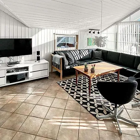 Four-bedroom Holiday In 1 別荘 *