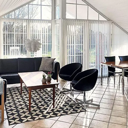 Four-bedroom Holiday In 1 別荘