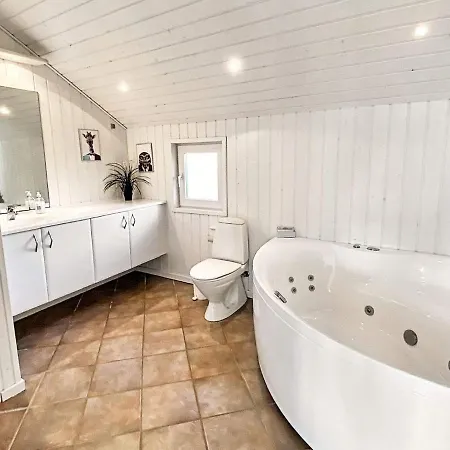Four-bedroom Holiday In 1 別荘