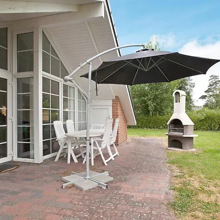 Four-bedroom Holiday In 1 *